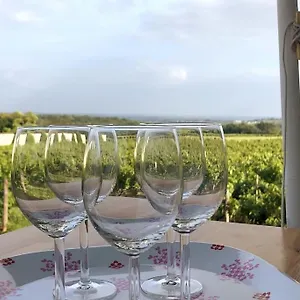 petit-gte-de-javernires-rez-de-jardin.hotels-rhonealpes.com/