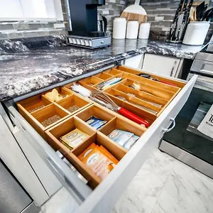 Luxury Stylish Home, Walk To Falls, Fire Pit&more Niagara Falls