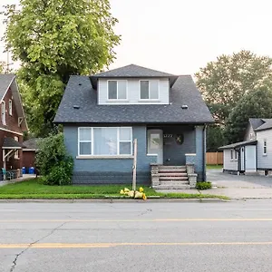 Modern House Newly Furnished 3 Mins Drive To Fall Niagara Falls