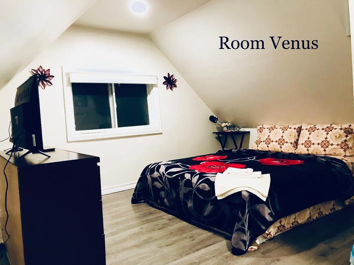 Cheerful Residence Niagara Falls Homestay